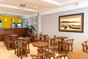 Petit déjeuner buffet servi tous les jours en supplément
