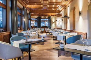 Breakfast and dinner served - Franceschi Park Hotel (Cortina d'Ampezzo)