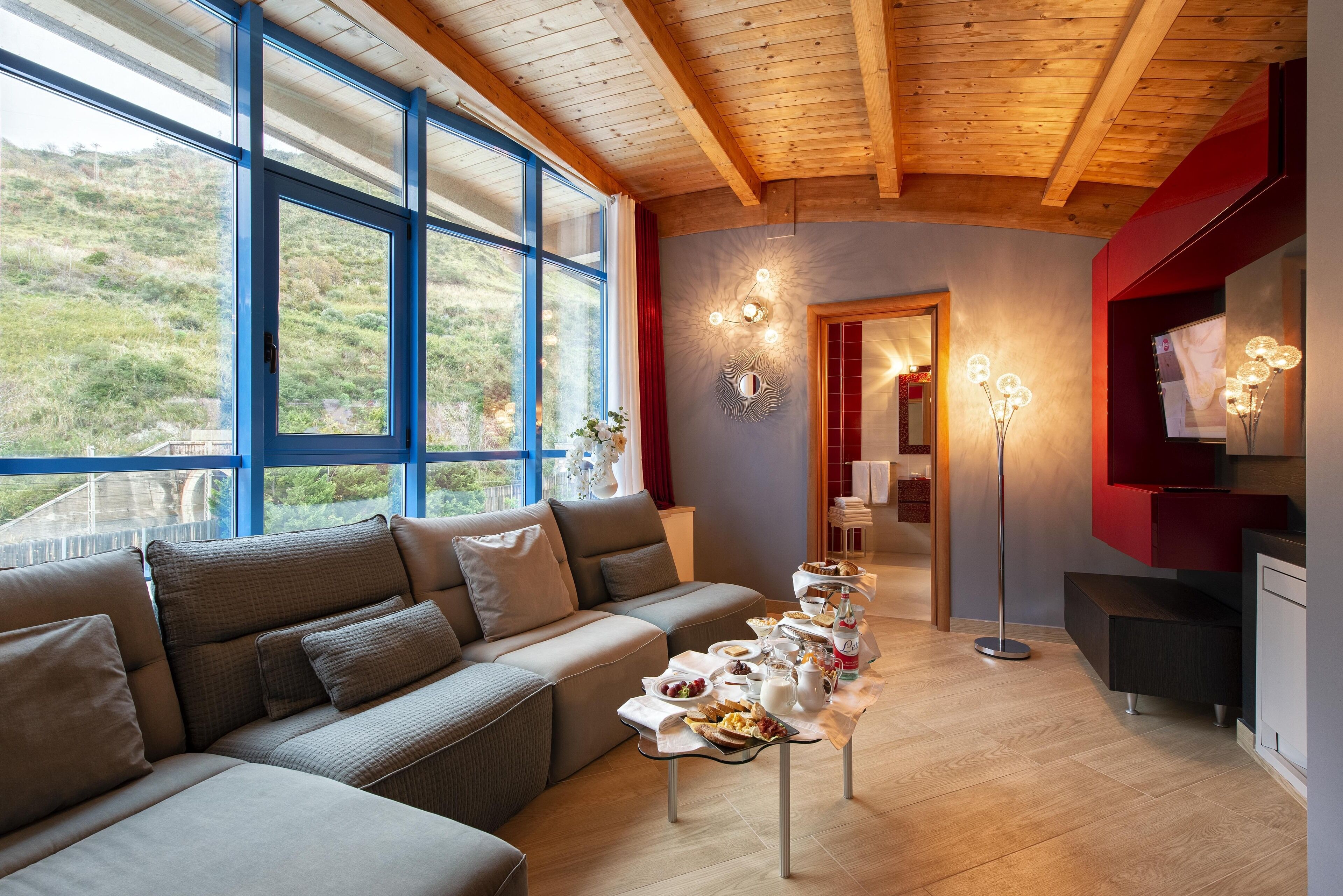 Romantic Suite | Living area | 32-inch flat-screen TV with digital channels, TV