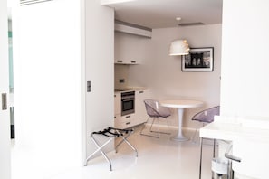 Phòng Suite | Bộ đồ giường cao cấp, minibar, két bảo mật tại phòng, bàn