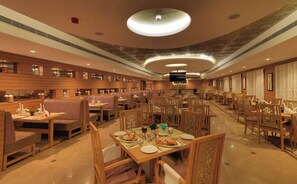 Päivittäinen buffetaamiainen (500 INR per henkilö)