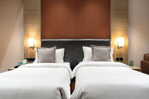 Kahden hengen superior-huone (kaksi sänkyä) | Pillowtop-patjalliset sängyt, tallelokero huoneessa