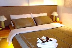 Desk, free WiFi, bed sheets - Gran Prix Quezon City (Quezon City)