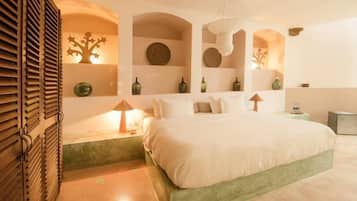 Luxury Boutique Room | Premium bedding, memory foam beds, minibar, in-room safe