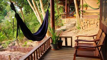 Habitación doble estándar (With Fan) | Terraza o patio