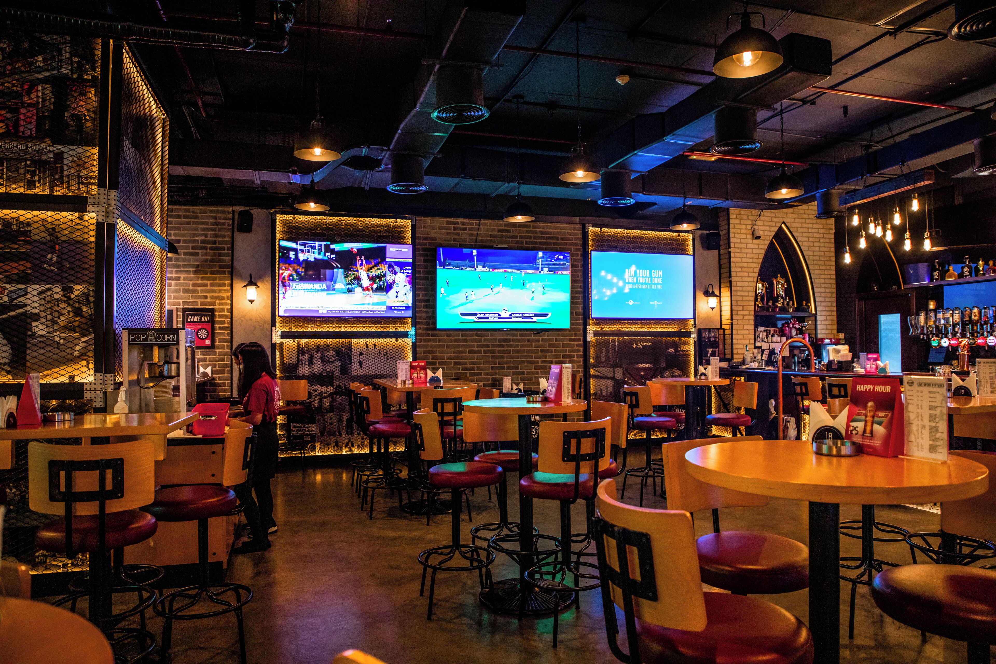 2 restaurants, breakfast, lunch, dinner served; international cuisine