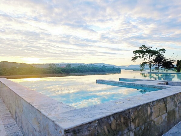 Outdoor pool - Chiangkhong Teak Garden Riverfront Hotel (Chiang Khong)