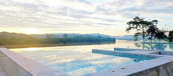 Chiangkhong Teak Garden Riverfront Hotel