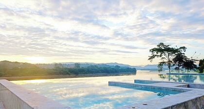 Chiangkhong Teak Garden Riverfront Hotel