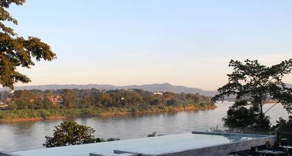 Chiangkhong Teak Garden Riverfront Hotel