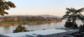 Chiangkhong Teak Garden Riverfront Hotel