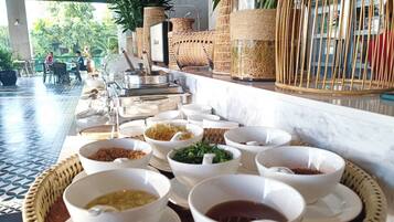 Breakfast and dinner served