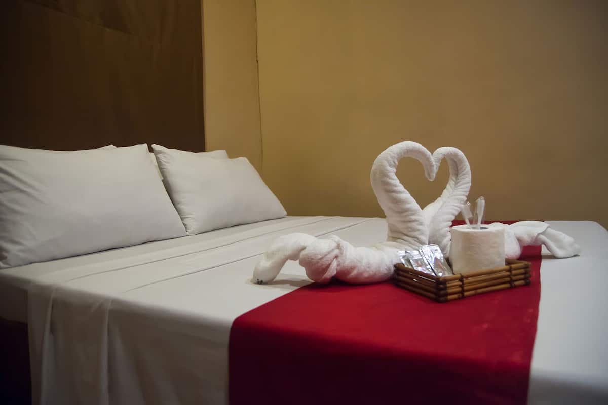 In-room safe, desk, WiFi (free), bed sheets