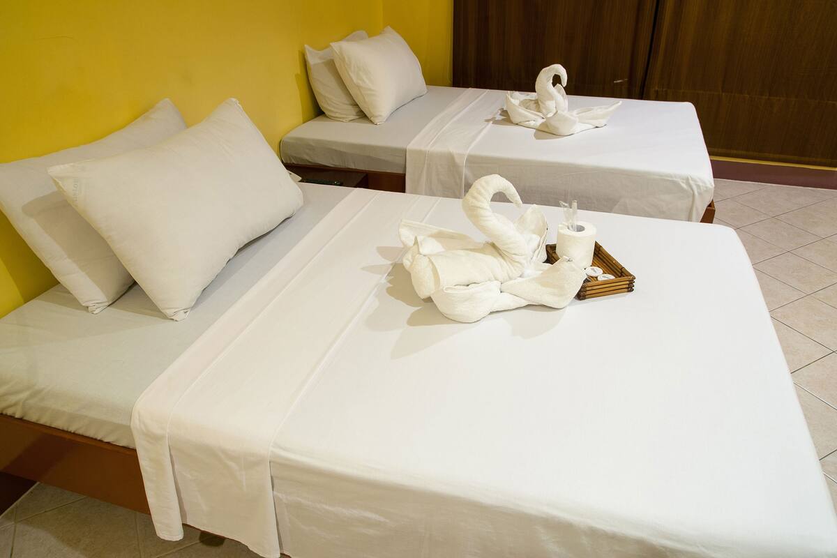 Family Room | In-room safe, desk, WiFi (free), bed sheets