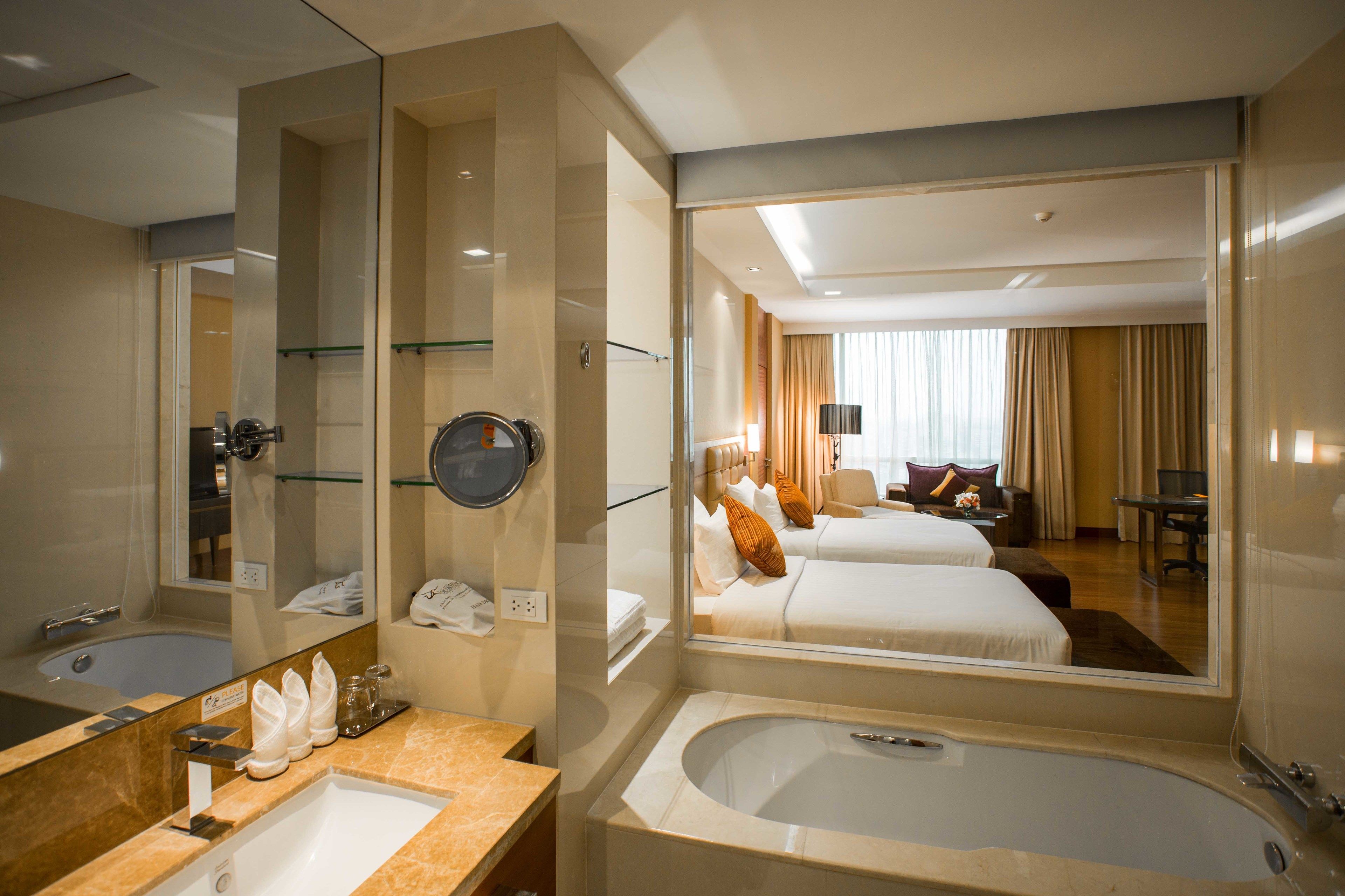 executive room, club lounge access | 1 bedroom, minibar, in-room safe, desk