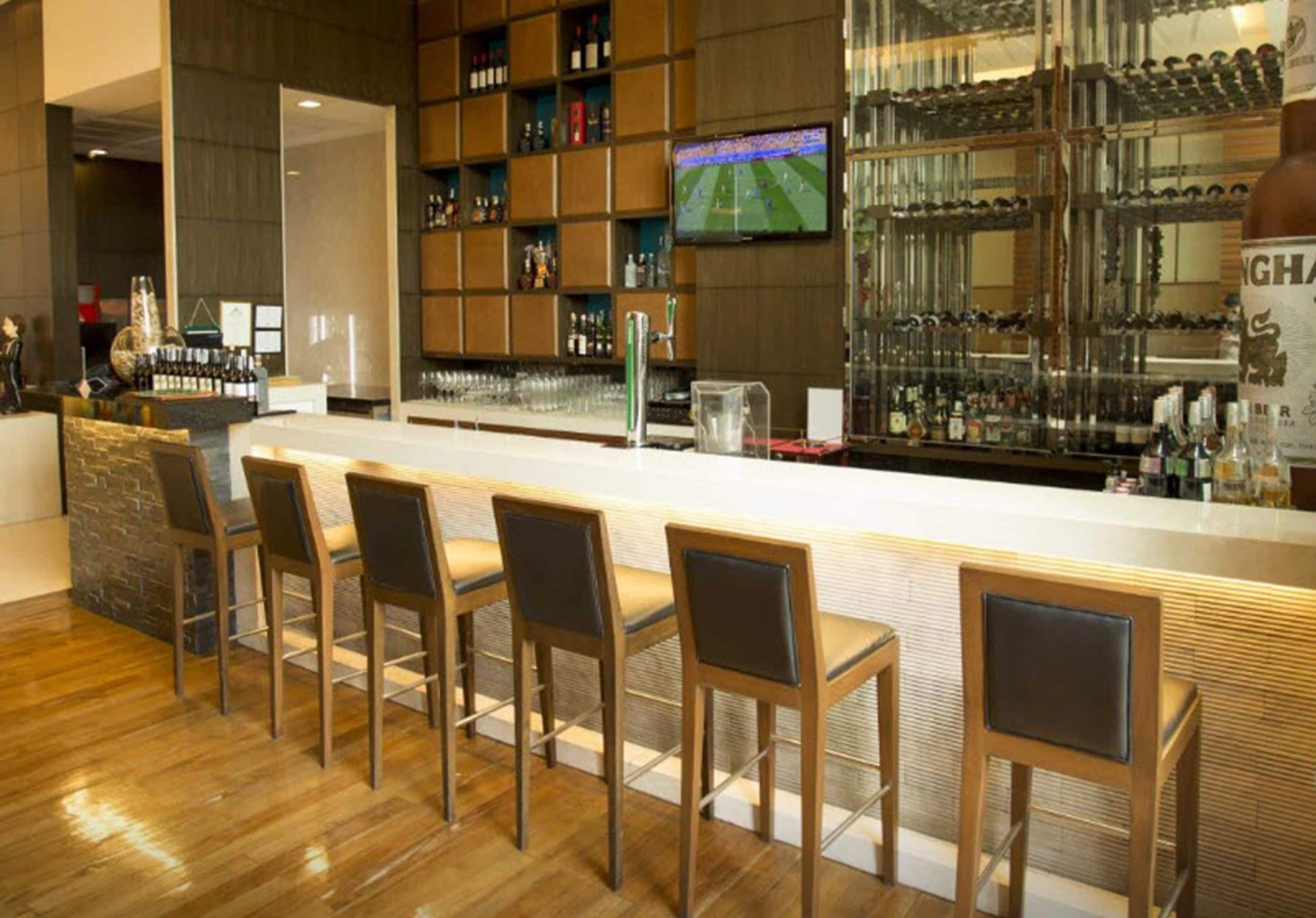 2 bars/lounges, poolside bar