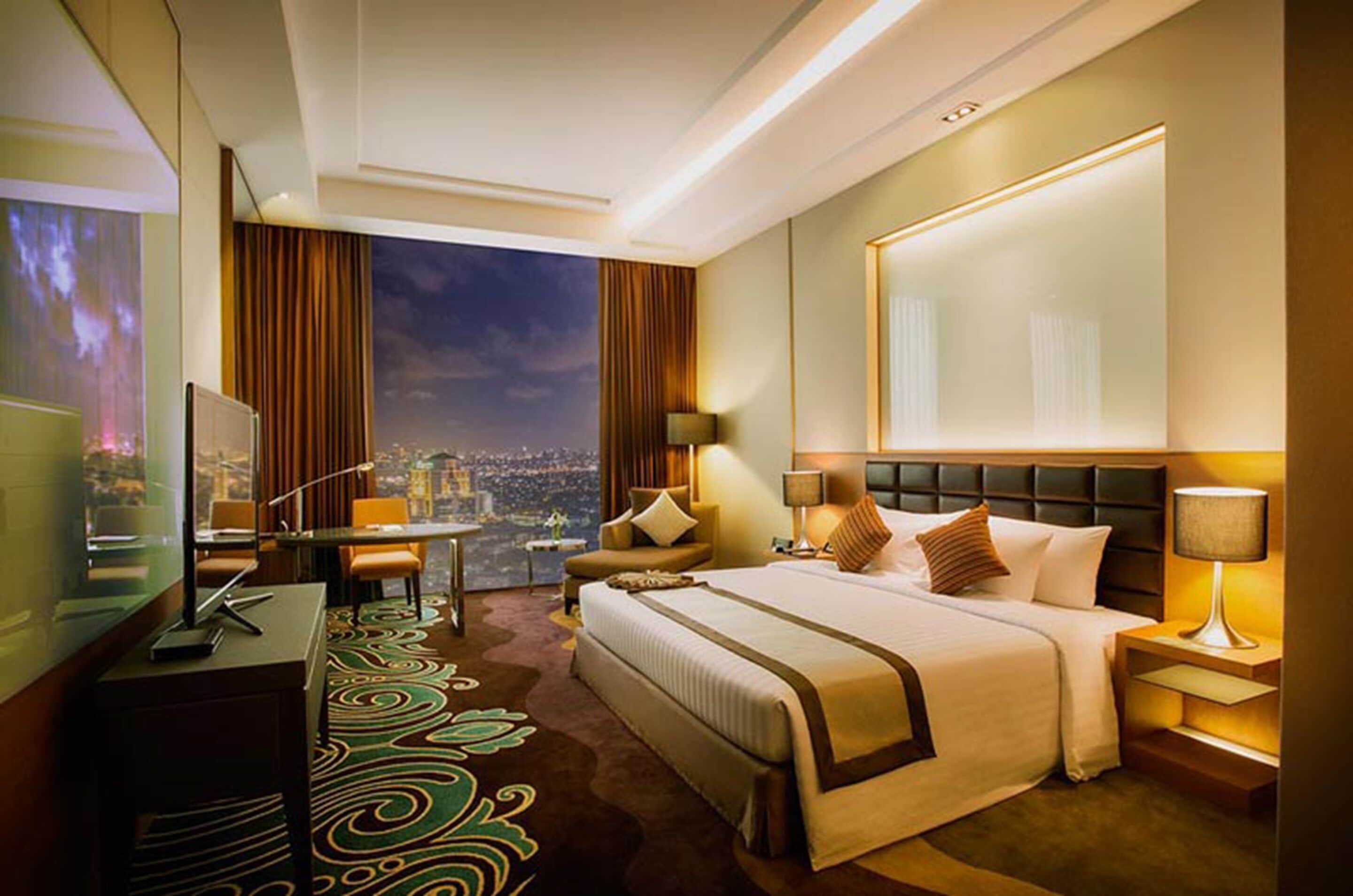 executive room, club lounge access | city view