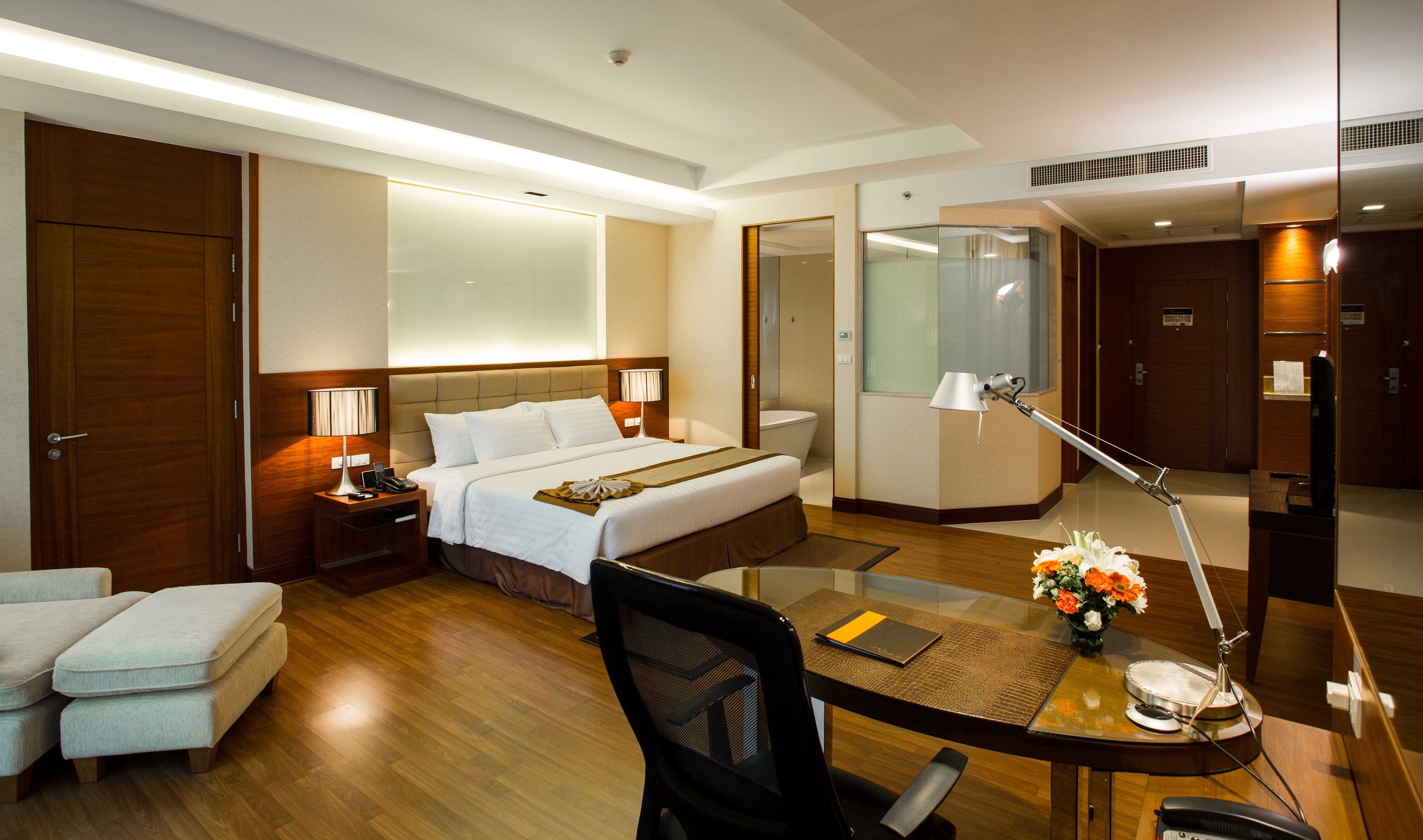 grand deluxe room | 1 bedroom, minibar, in-room safe, desk