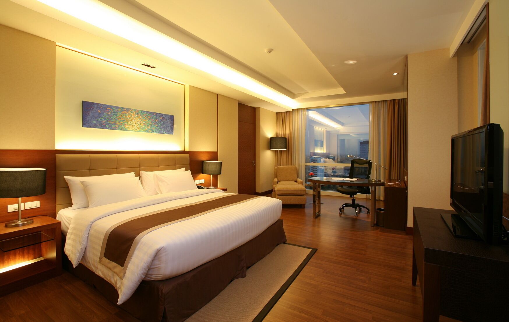 Grand Deluxe King Room | Minibar, safe på rommet, skrivebord og blendingsgardiner