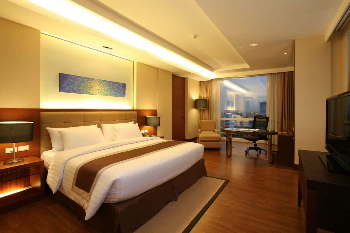 Grand Deluxe King Room | Minibar, safe på rommet, skrivebord og blendingsgardiner