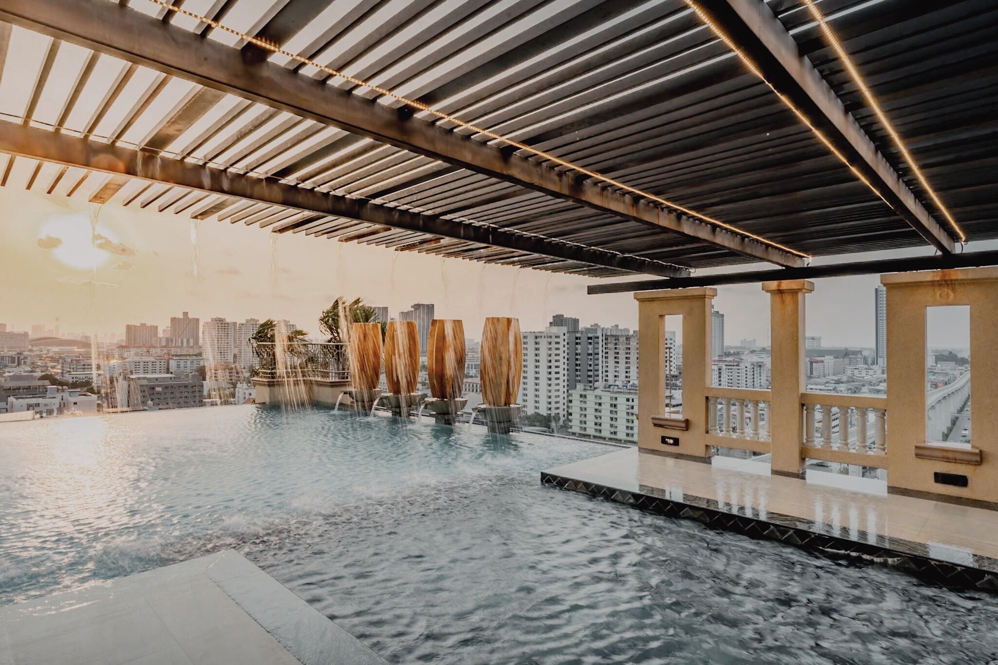 Outdoor pool, pool loungers