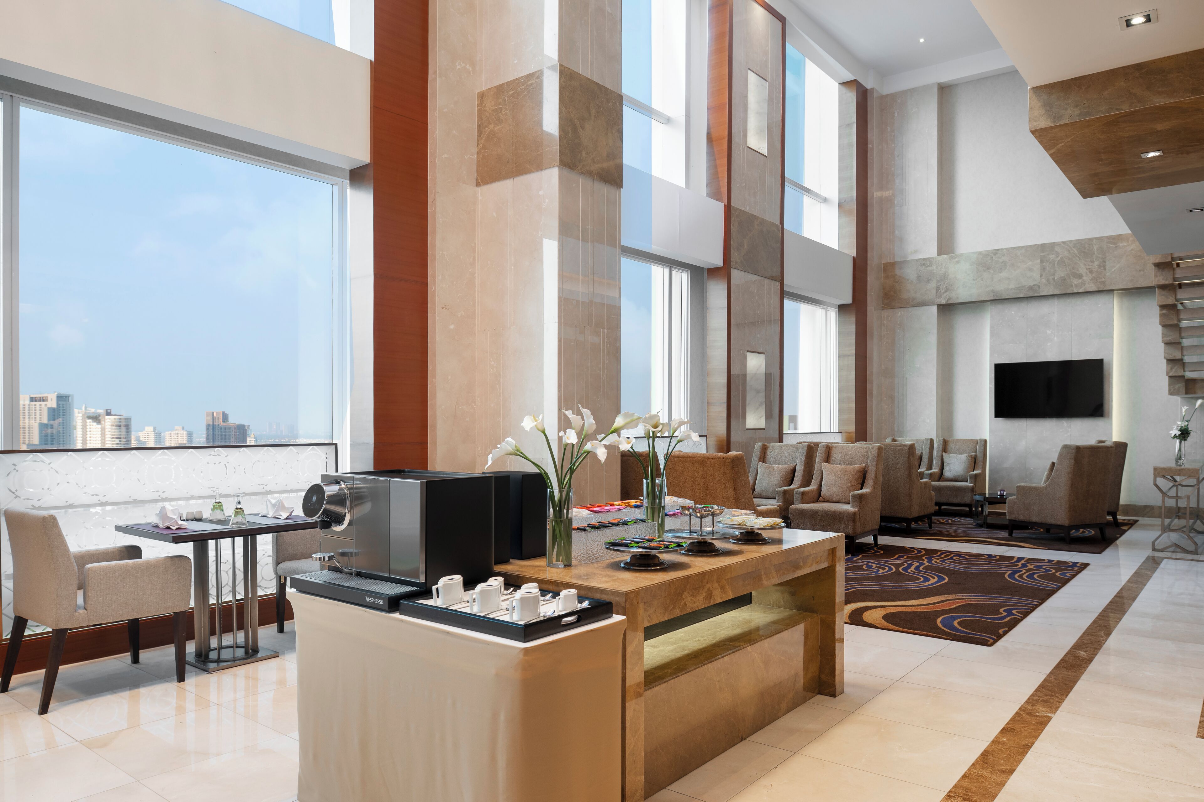 Executive Room, Club lounge access | Minibar, in-room safe, desk, blackout curtains