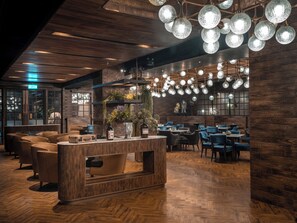 4 restaurants; breakfast, lunch, and dinner served - The Grand Fourwings Convention Hotel (Bangkok)