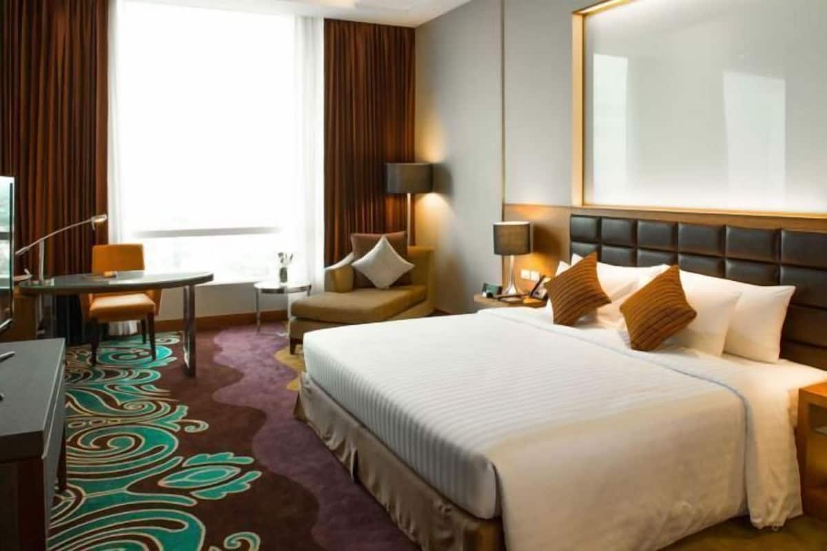 1 chambre, minibar, coffres-forts dans les chambres, bureau