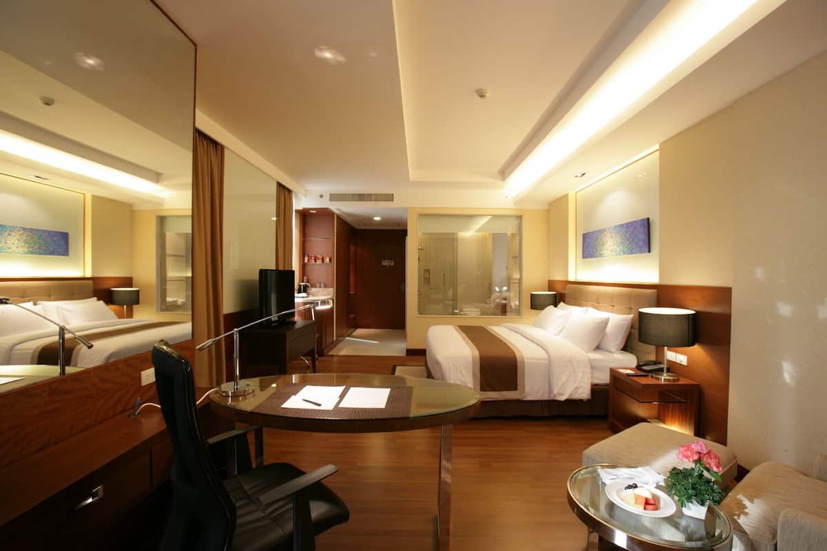 Deluxe Twin Room | Minibar, safe på rommet, skrivebord og blendingsgardiner