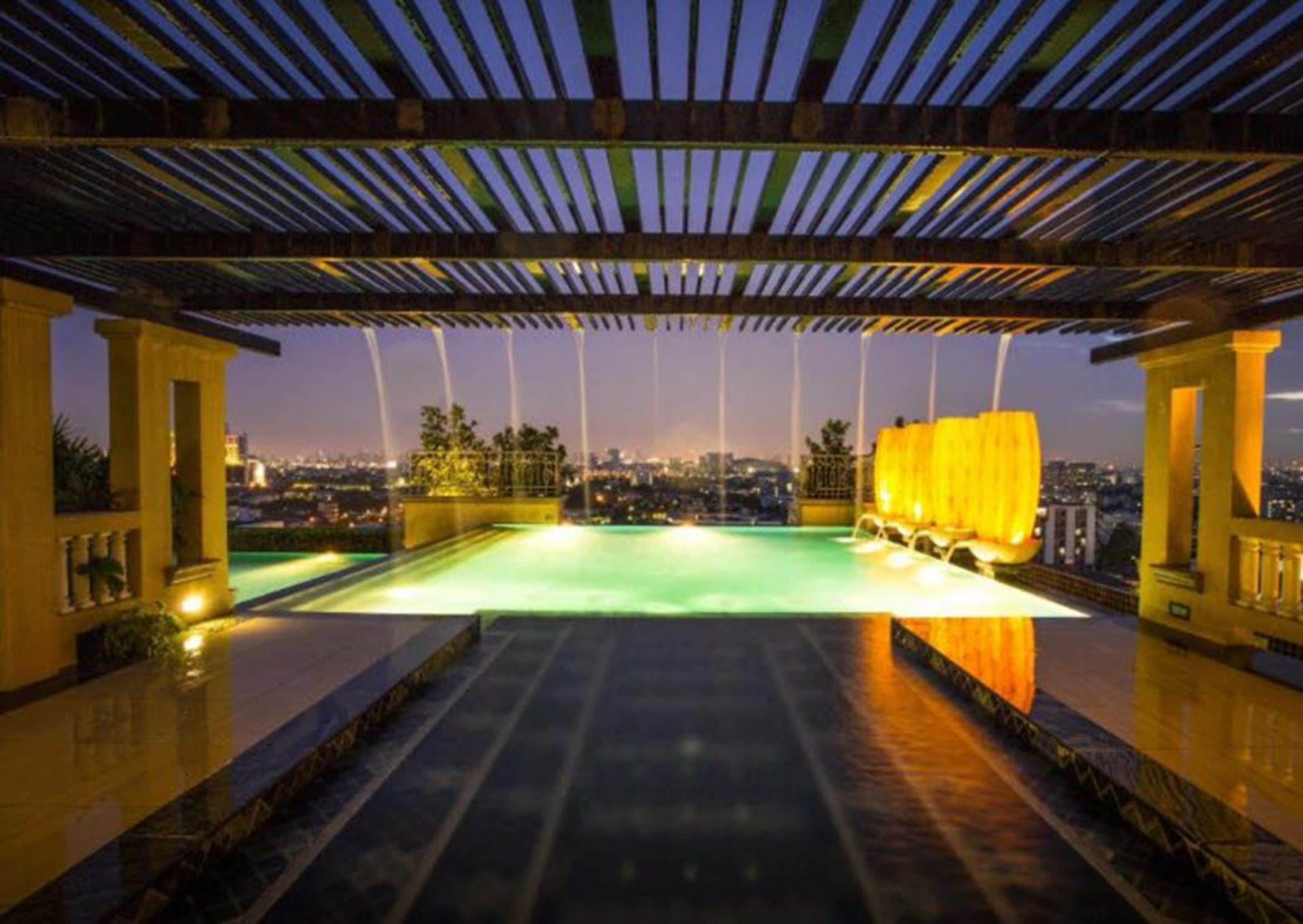 outdoor pool, pool loungers