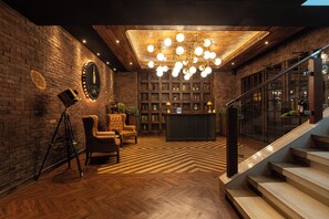 4 restaurants; breakfast, lunch, and dinner served - The Grand Fourwings Convention Hotel (Bangkok)