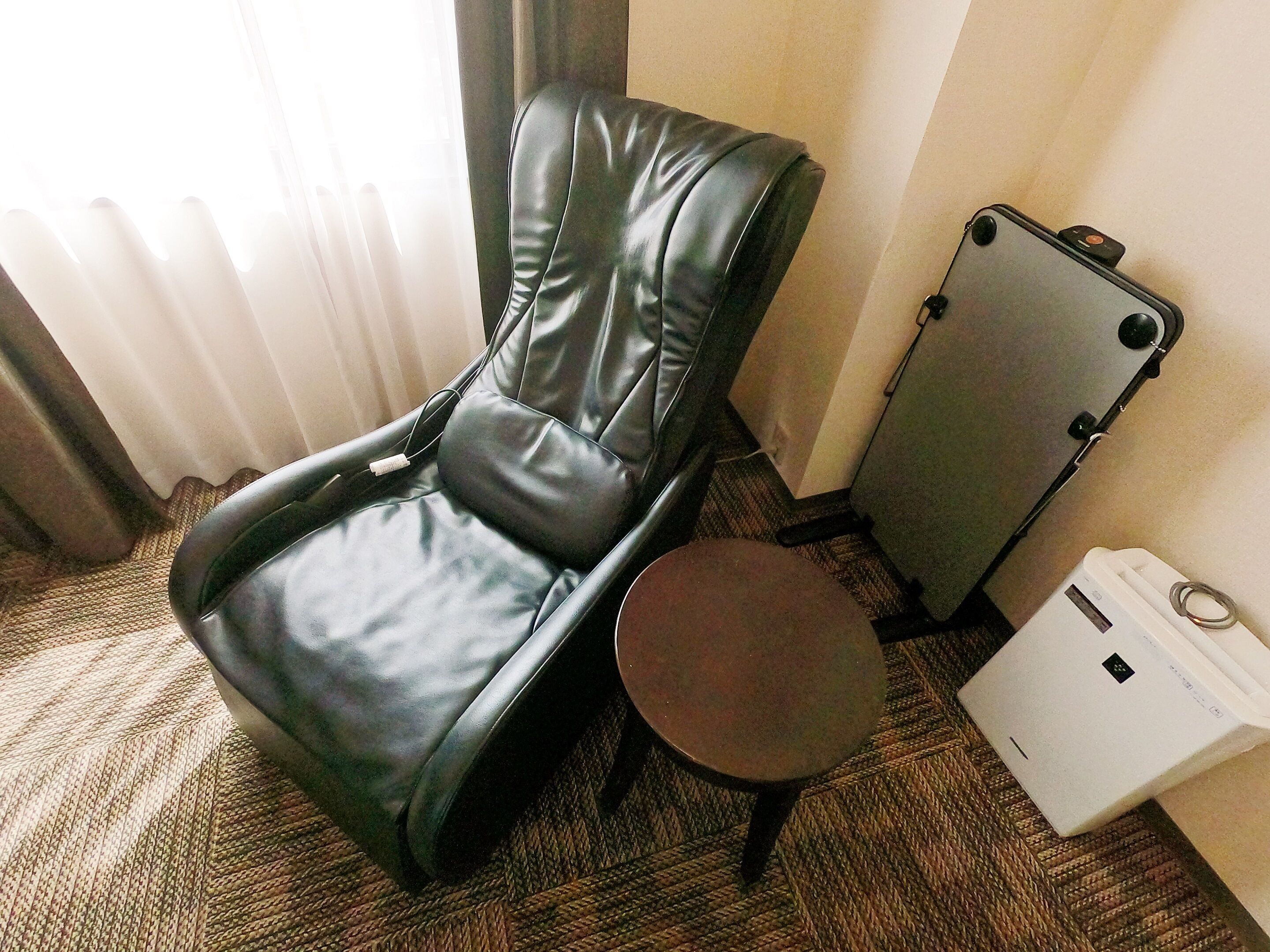 1 bedroom, premium bedding, desk, blackout curtains