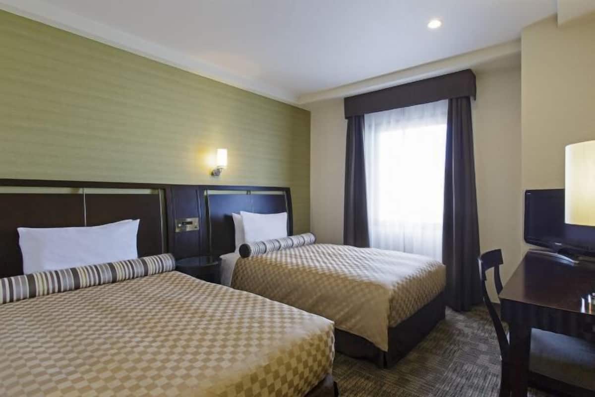 1 bedroom, premium bedding, desk, blackout curtains