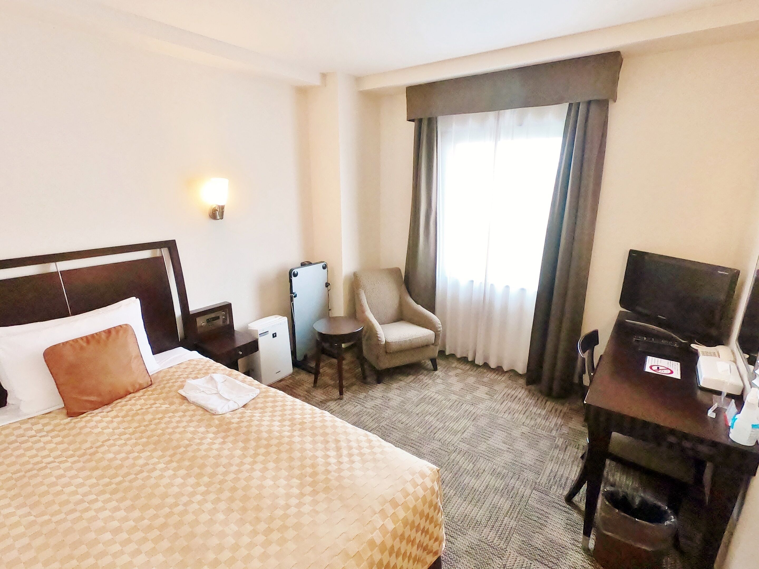 1 bedroom, premium bedding, desk, blackout curtains