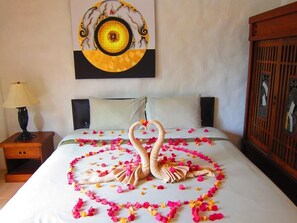 Premium bedding, Select Comfort beds, minibar, free WiFi