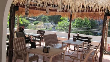 Daily cooked-to-order breakfast for a fee