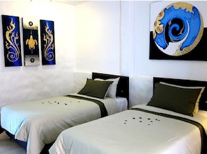 Premium bedding, Select Comfort beds, minibar, free WiFi