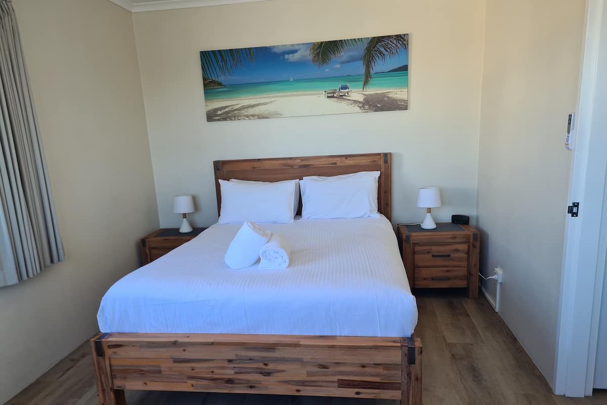 Suite – basic, 1 soverom, tekjøkken, delvis sjøutsikt | Minibar, safe på rommet, individuelt dekorert og individuelt innredet