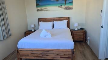 1 Bedroom Suite | Minibar, in-room safe, individually decorated, individually furnished