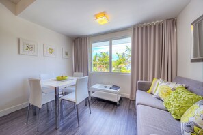 Premium Studio, Kitchenette | Living area | TV - Rosslyn Bay Resort (Rosslyn)