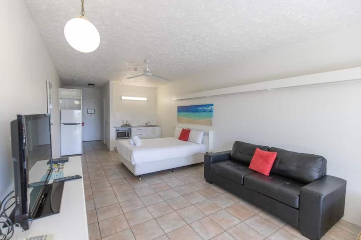 Standard Studio | Minibar, in-room safe, individually decorated, individually furnished