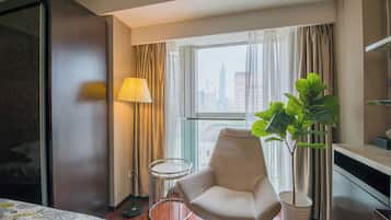 Căn hộ Business, nhiều giường, bếp (Twin) | Trang bị nội thất với thiết kế riêng biệt, bàn