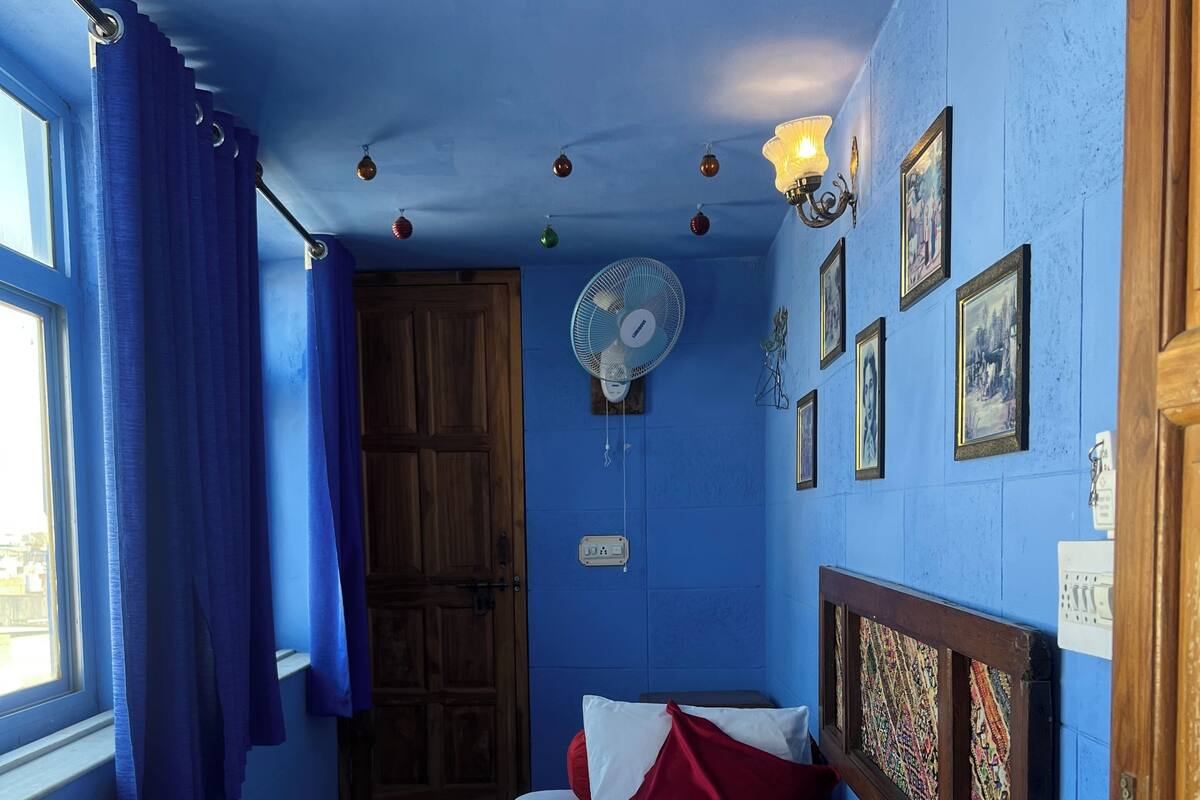 Standard-Einzelzimmer (Fort view) | Allergikerbettwaren, Zimmersafe, Schreibtisch, Bügeleisen/Bügelbrett