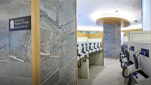 A self-service baggage storage area with marble flooring and a sign indicating the location. - Daiwa Roynet Hotel Naha - Kokusaidori (Naha)