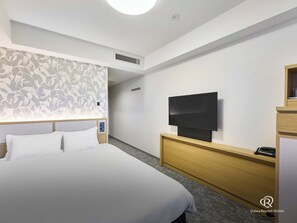Premium bedding, down duvets, desk, soundproofing - Daiwa Roynet Hotel Naha - Kokusaidori (Naha)