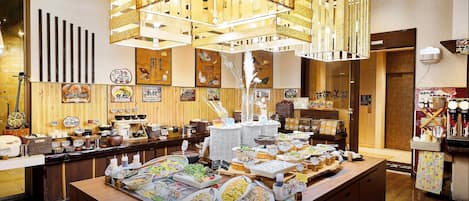 Breakfast and lunch served