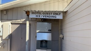 A motel guest-only ice vending machine. - Value Lodge (Alpine)