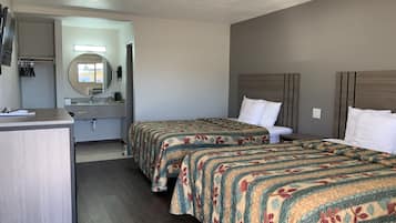 Habitació estàndard, 2 llits de matrimoni, no fumadors | Escriptori, wifi gratuïta, roba de llit i despertador