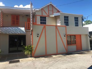 Front of property - Best Time Inn Hotel - Car Rental (Belize City)