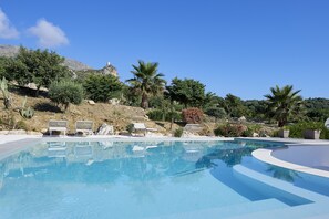 Outdoor spa tub - Tenute Plaia Agriturismo (Castellammare del Golfo)
